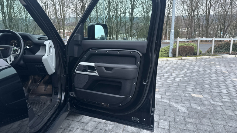 Land Rover Defender 110 Diesel 3.0 D250 Hard Top Auto